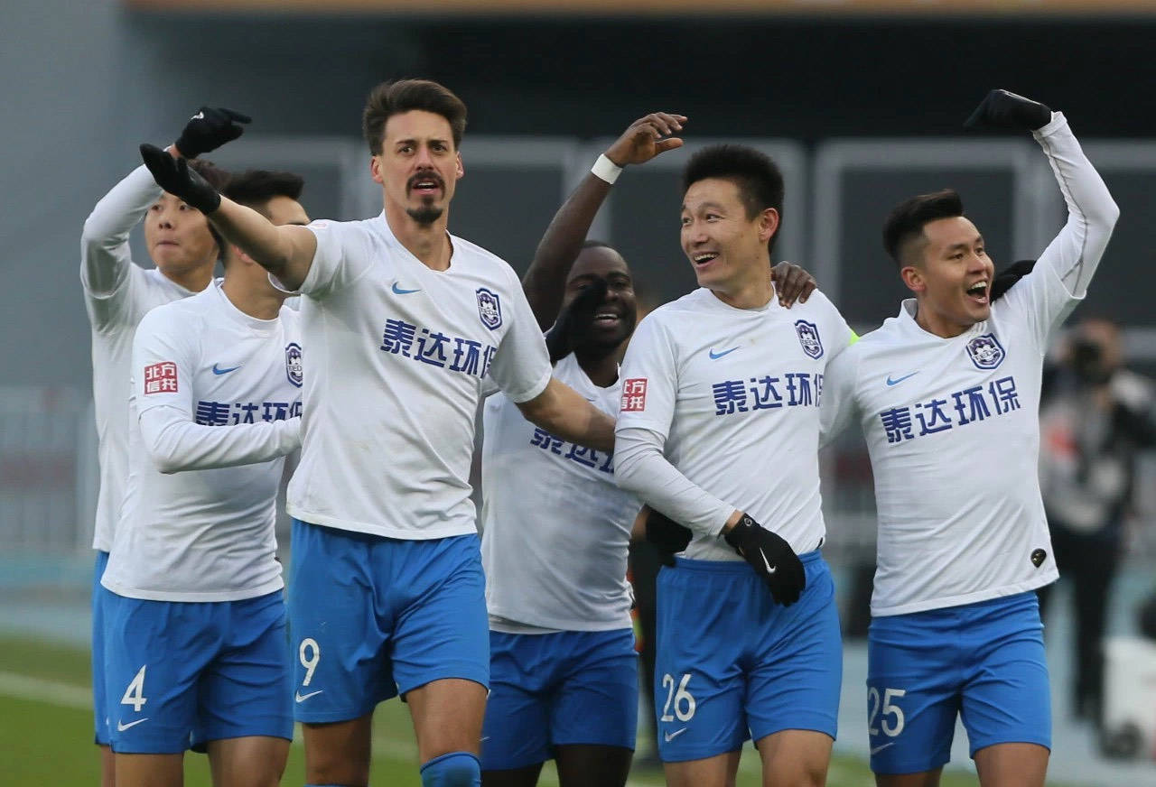 开云体育-包含夏洛特黄蜂发布备战花絮，赛前队长鼓劲，葡超任务艰巨，临场指挥获称赞的词条