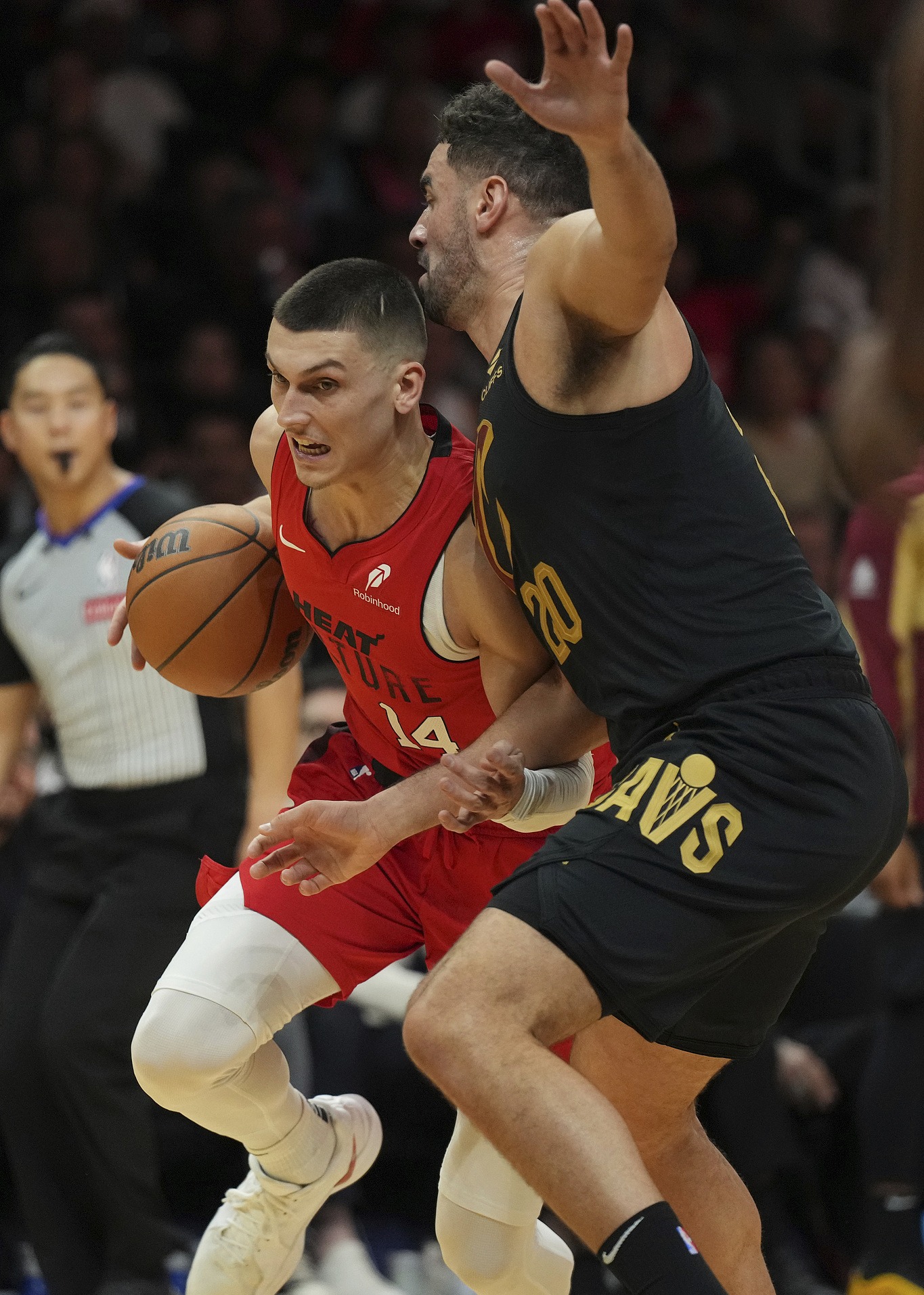 开云全站-迈阿密热火迎NBA季后赛关键赛，冲刺阶段遗憾出局，话题不断，心理建设被强调的简单介绍